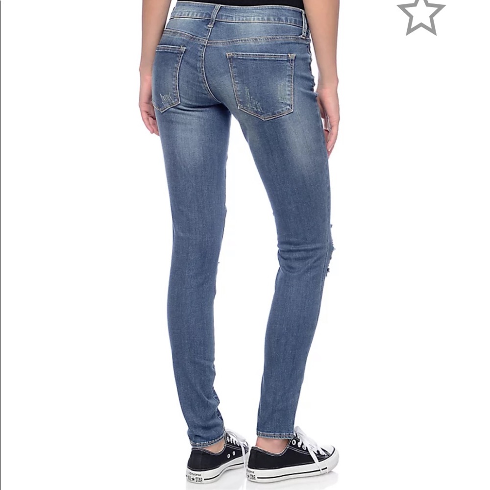 SOLD ON MER-CARI - Picture 2 of 8